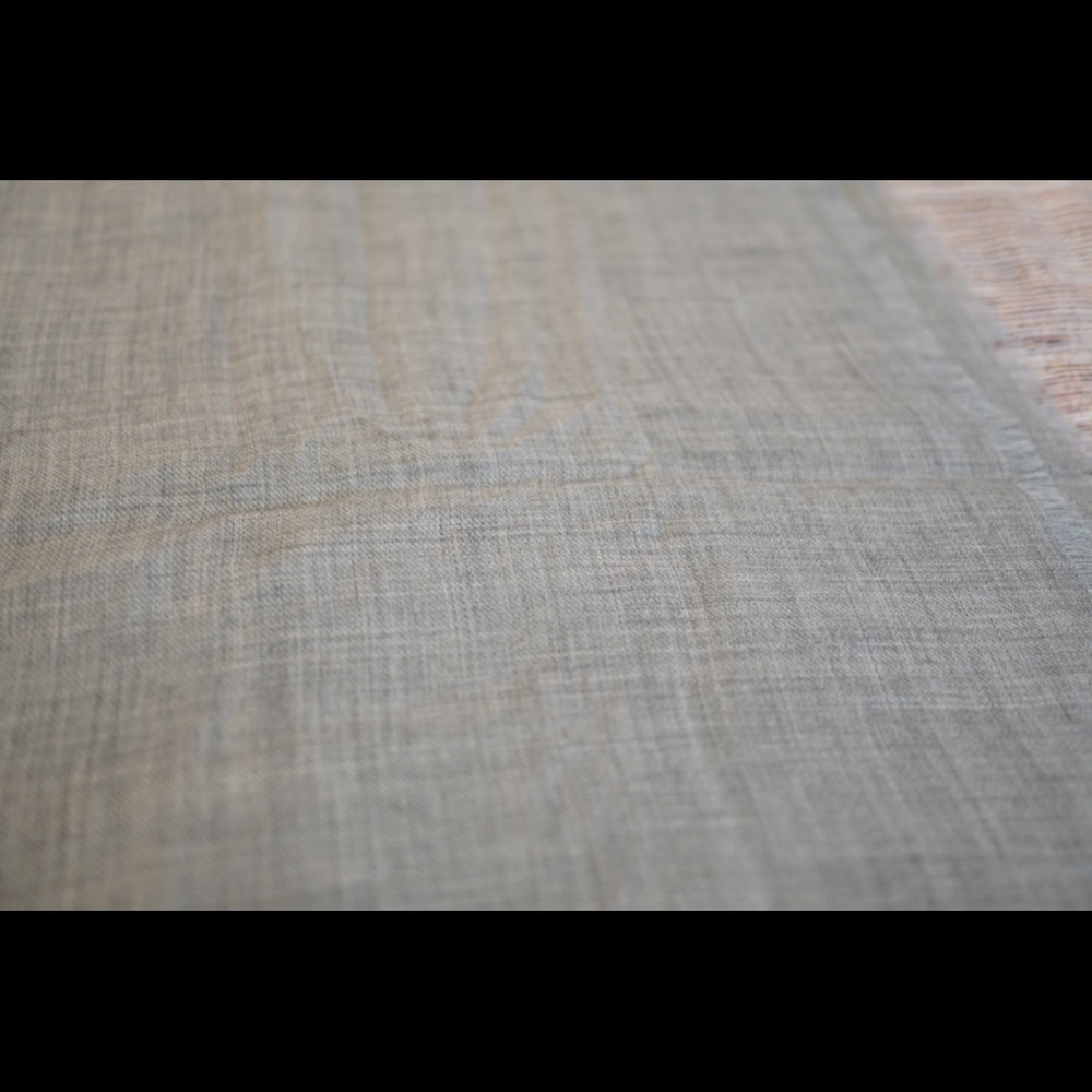 Burberry Cashmere Scarf in Pale Gray NWT - Picture 2 of 4